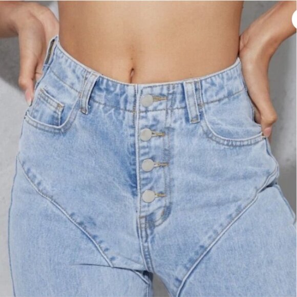 NWT | PRETTY LITTLE THING | High Waist Seam Detail Mom Jeans | BLEACH WASH | 10 - Picture 2 of 14